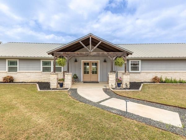 579 Triple S TRL, Johnson City, TX 78636