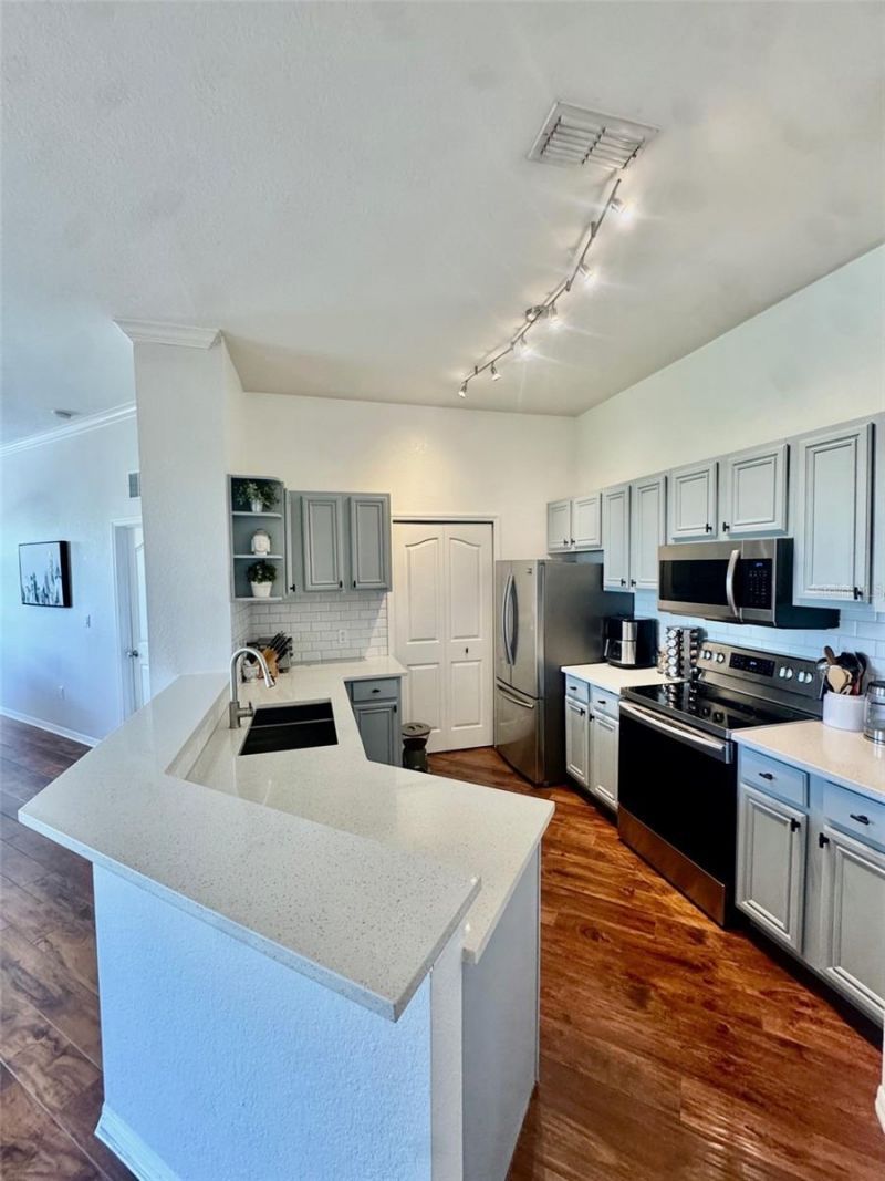 8319 38th Street Circle E, Unit 305, Sarasota, FL 34243 Photo