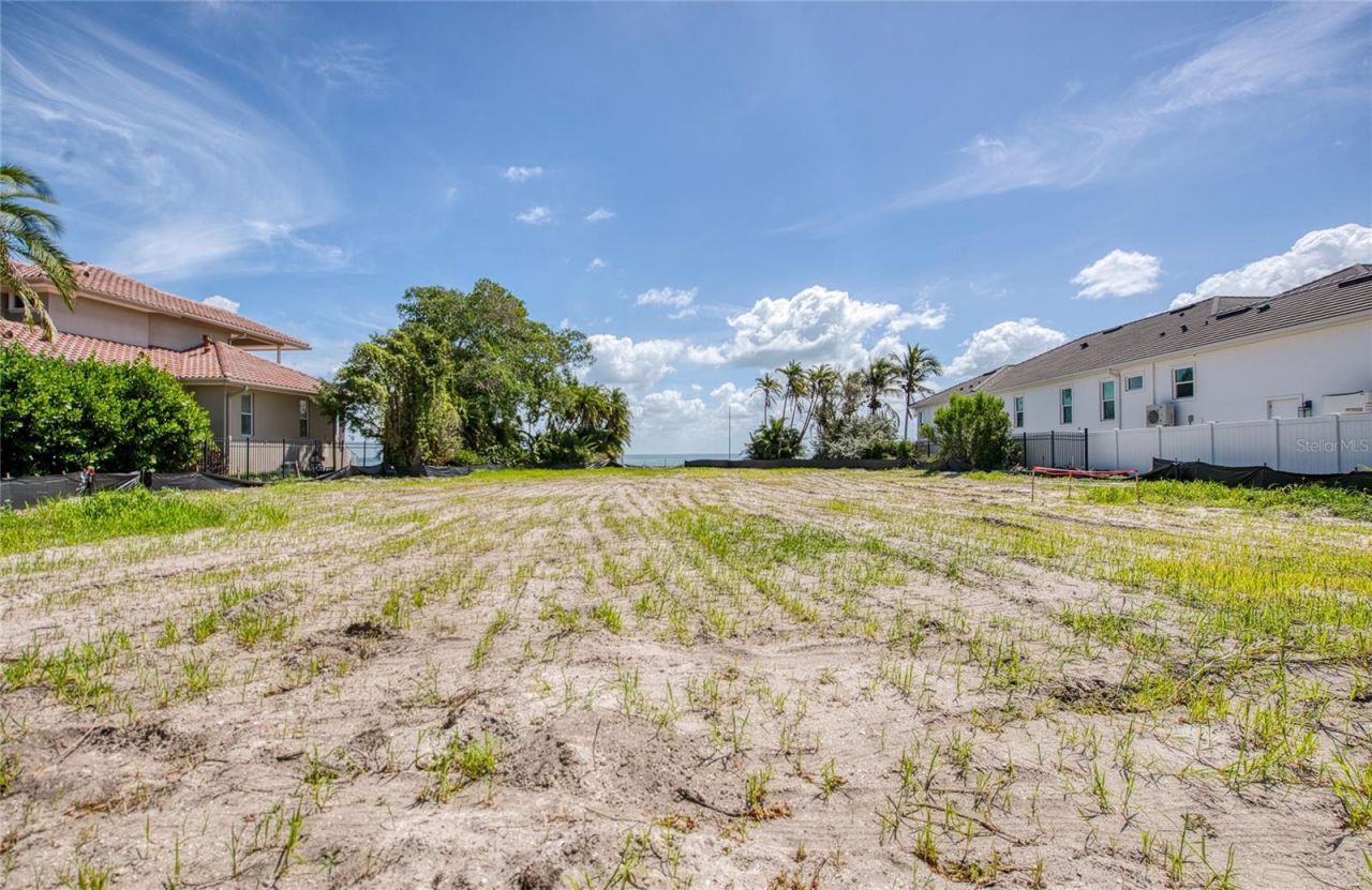 5926 Bahama Shores Drive S, Saint Petersburg, FL 33705 Photo