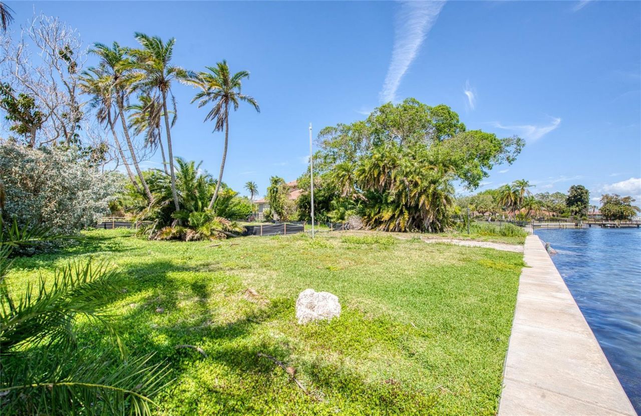 5926 Bahama Shores Drive S, Saint Petersburg, FL 33705 Photo