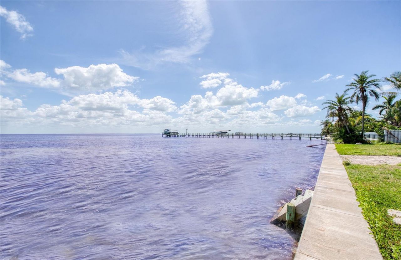 5926 Bahama Shores Drive S, Saint Petersburg, FL 33705 Photo