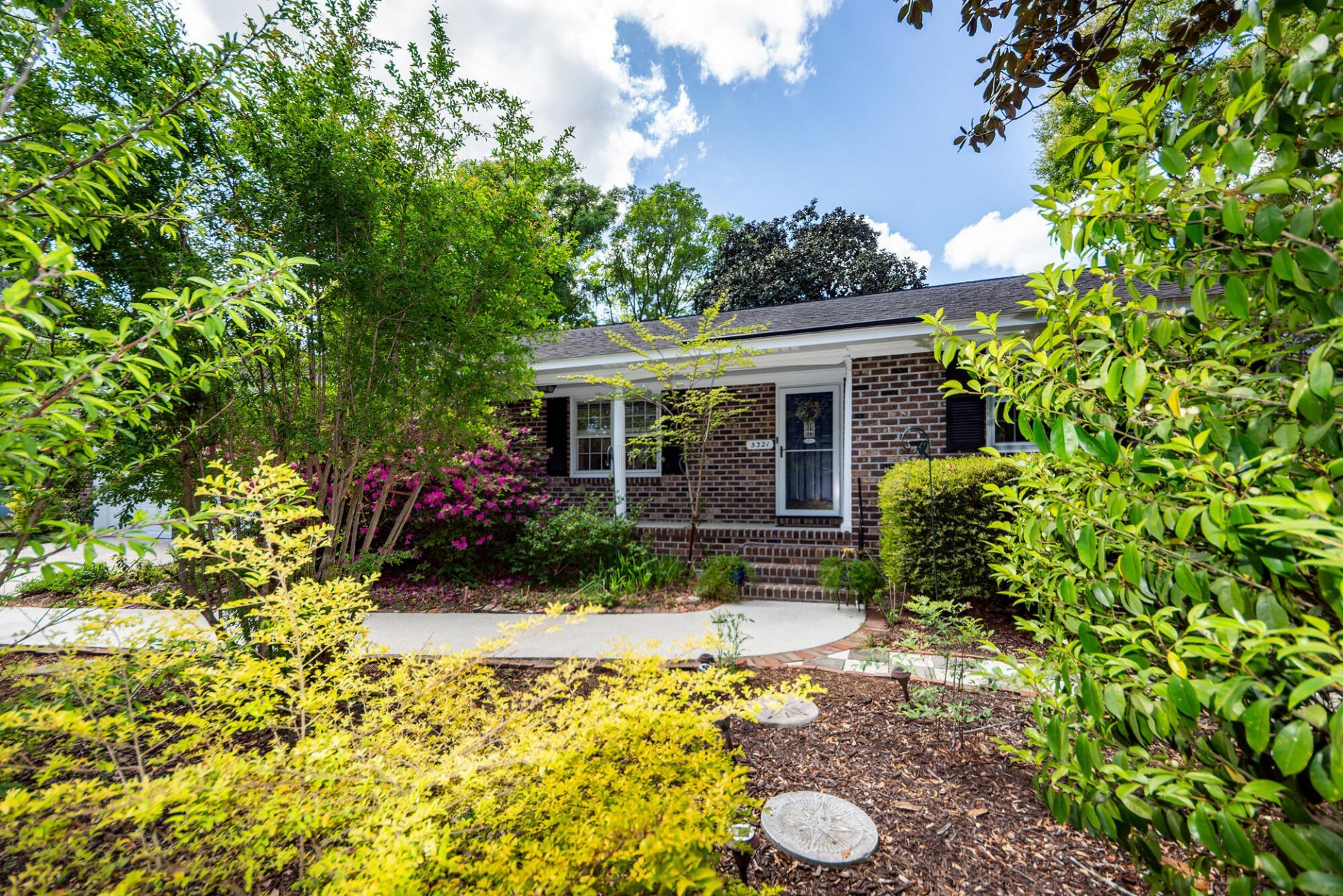 5321 Chantilly Lane Photo 2