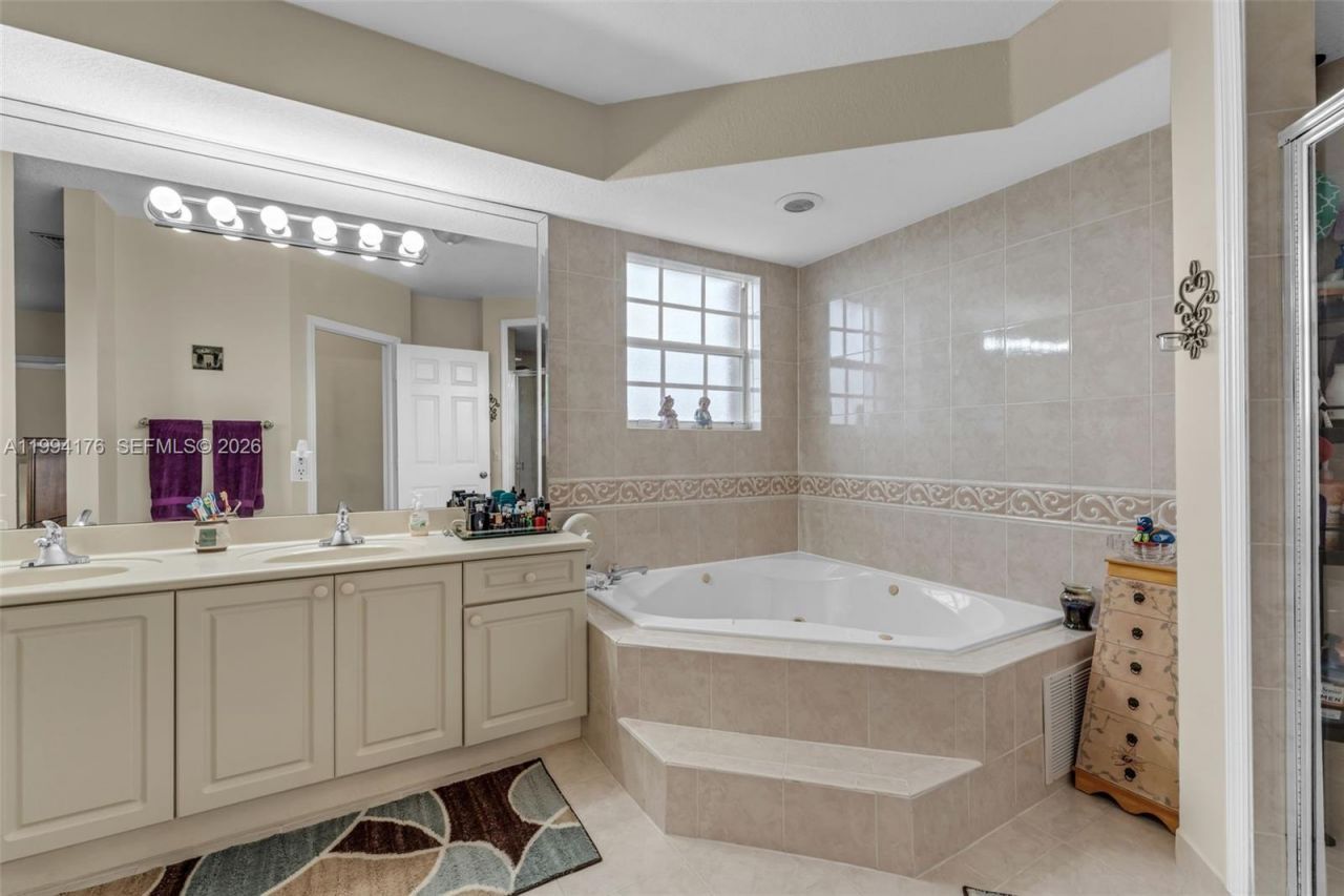 6502 SW 157th Ct , Miami, FL 33193 Photo