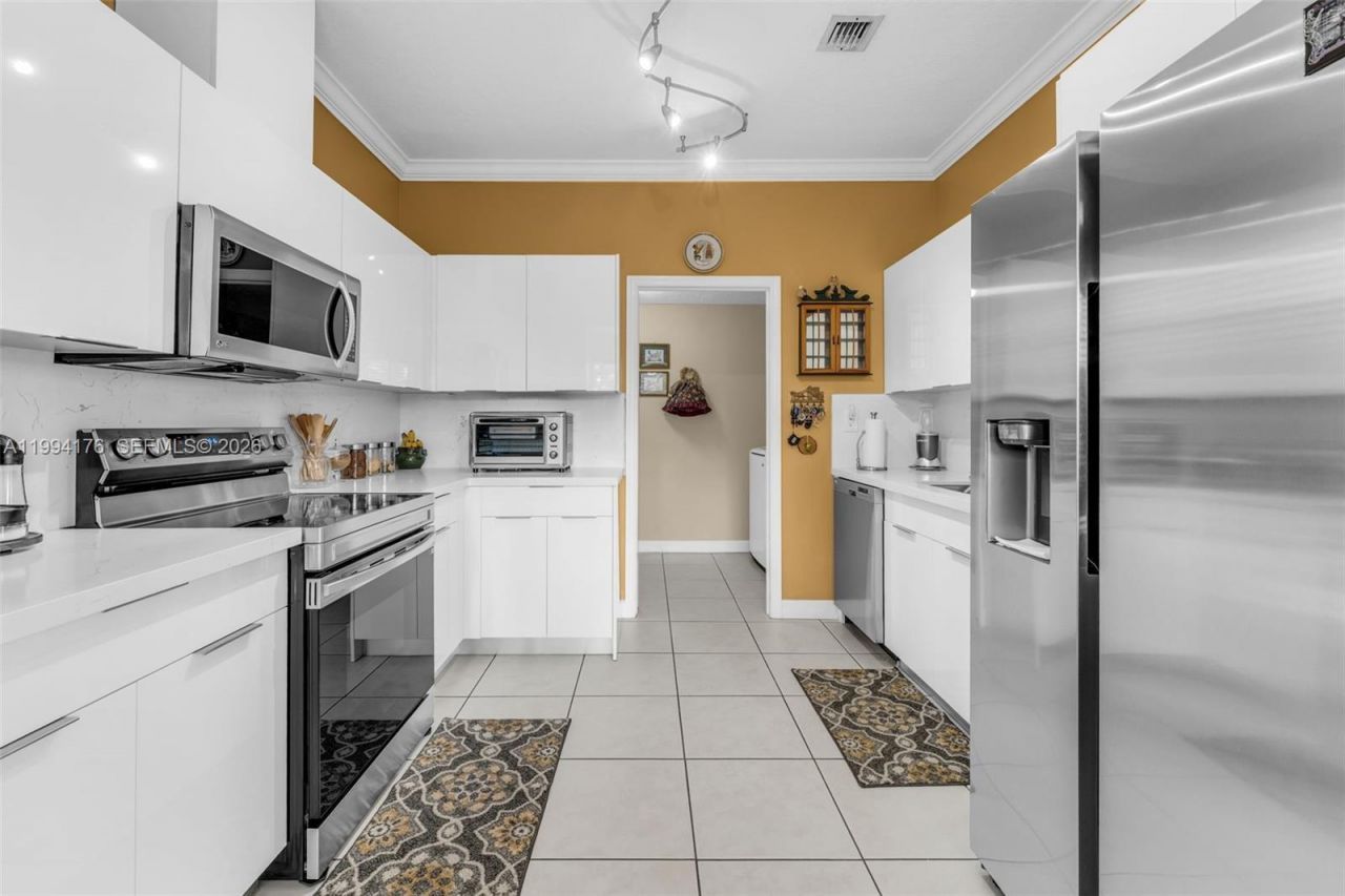 6502 SW 157th Ct , Miami, FL 33193 Photo