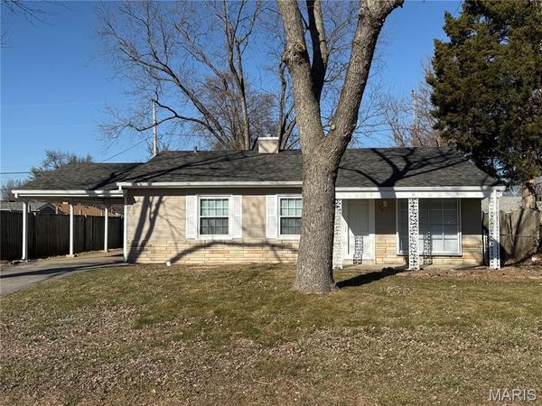 26 Jamaica Drive , St Peters, MO 63376