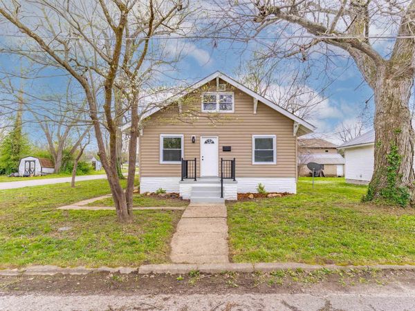 321 E Oak Street, Oakland City, IN 47660