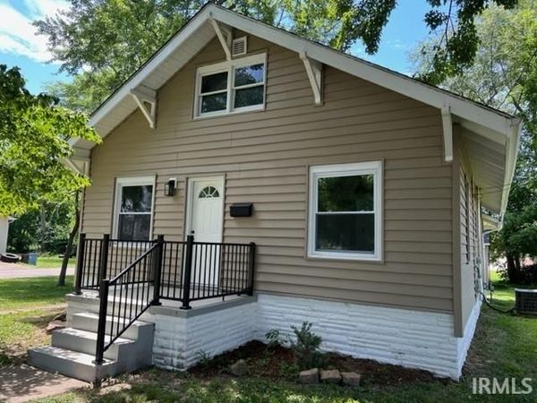 321 E Oak Street, Oakland City, IN 47660
