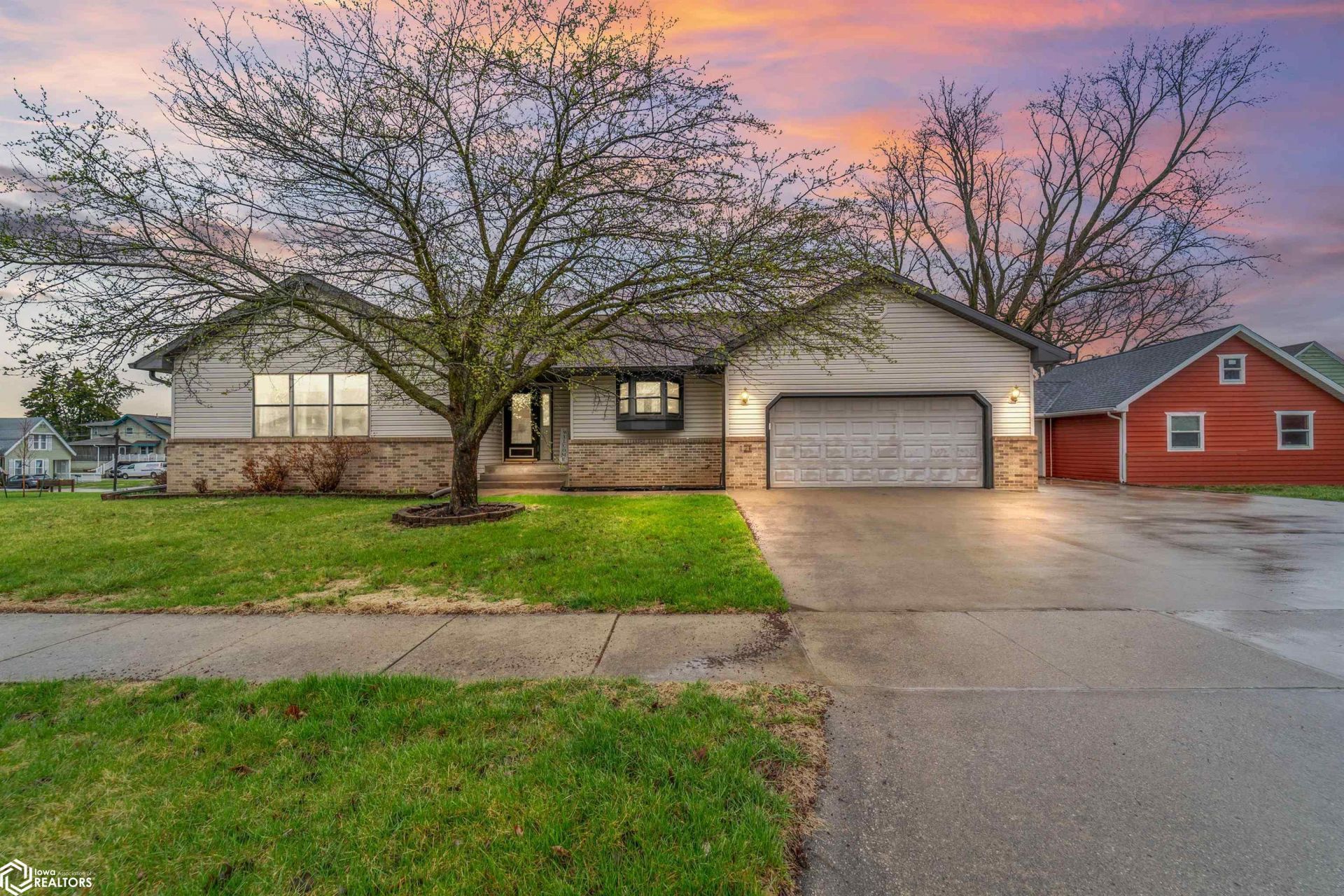 121 K Avenue, Nevada, IA 50201 Main Photo