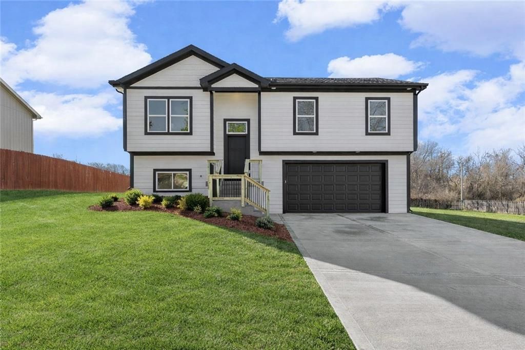 3416 Iowa Street, Leavenworth, KS 66048 Main Photo