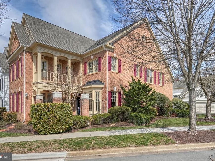 300 Lisa Oaks Way, Rockville, MD 20850 Main Photo