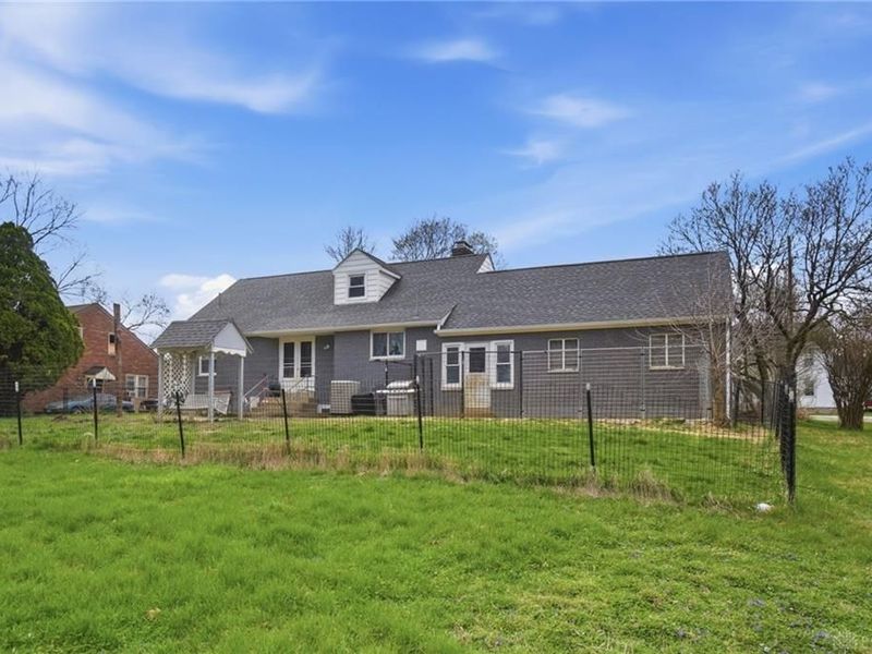 1466 S Central Drive, Beavercreek, OH 45432 Photo 4