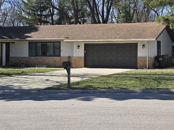 205 N Dale Avenue , McHenry, IL 60050