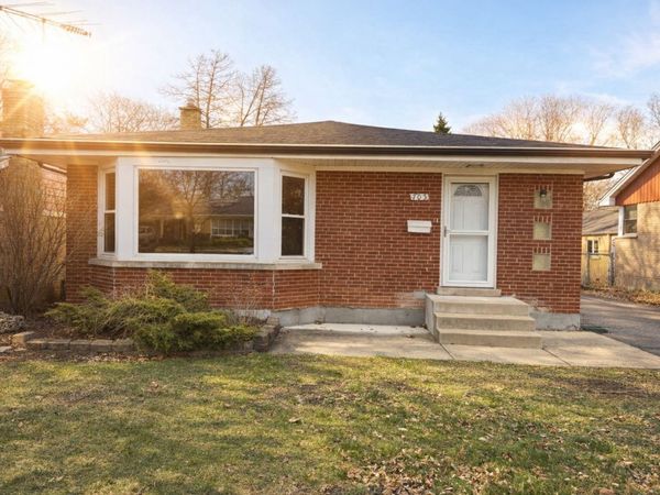 705 S. Chestnut Avenue , Arlington Heights, IL 60005