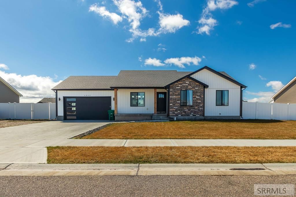 4242 Mansfield Dr, Idaho Falls, ID 83401 Main Photo