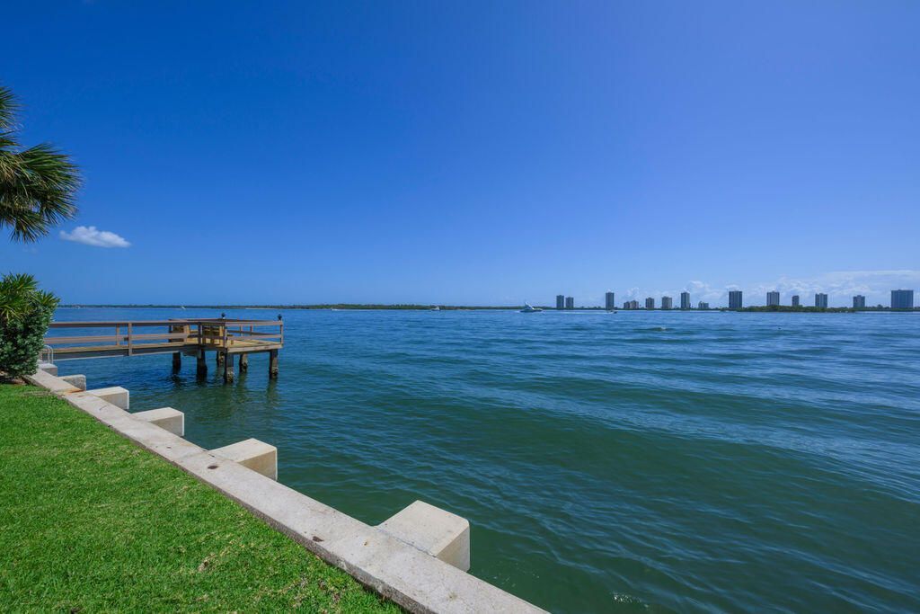 101 Doolen Court, Unit 307, North Palm Beach, FL 33408 Photo