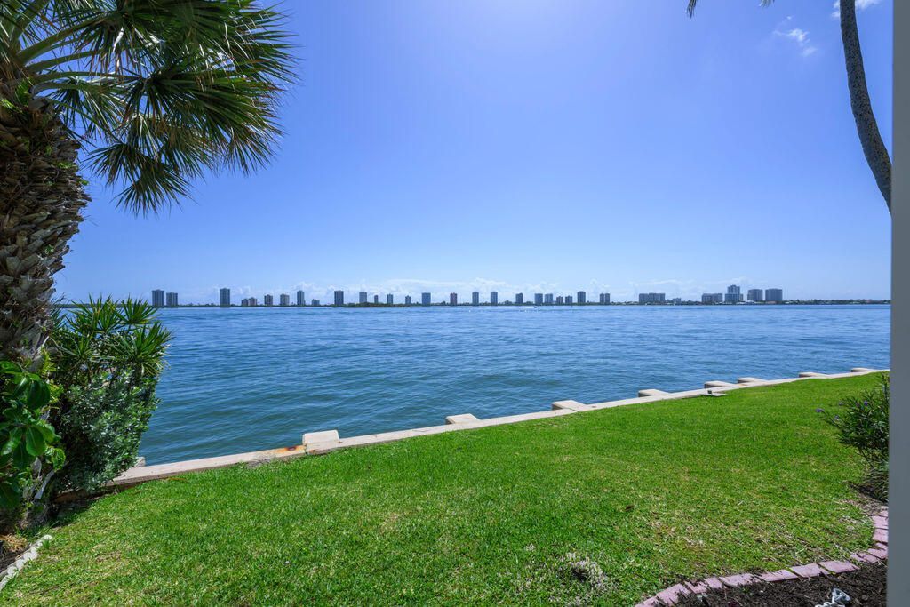 101 Doolen Court, Unit 307, North Palm Beach, FL 33408 Photo