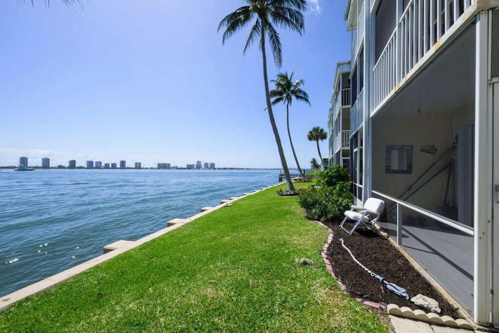 101 Doolen Court, Unit 307, North Palm Beach, FL 33408 Photo