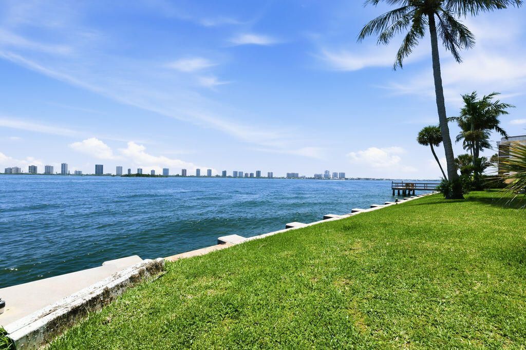 101 Doolen Court, Unit 307, North Palm Beach, FL 33408 Photo