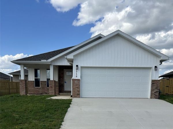 1716 Farmer Street , Pea Ridge, AR 72751