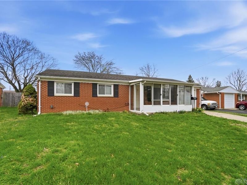 424 Cato Court, New Lebanon, OH 45345 Photo 2