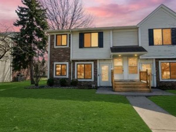 17438 Utica Oaks Lane, Roseville, MI 48066