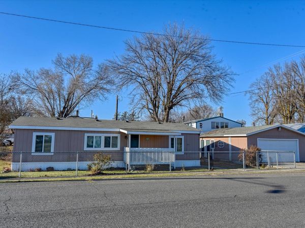 214 S B St, Sprague, WA 99032
