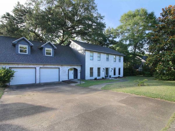 9012 Woodrun Rd, Pensacola, FL 32514