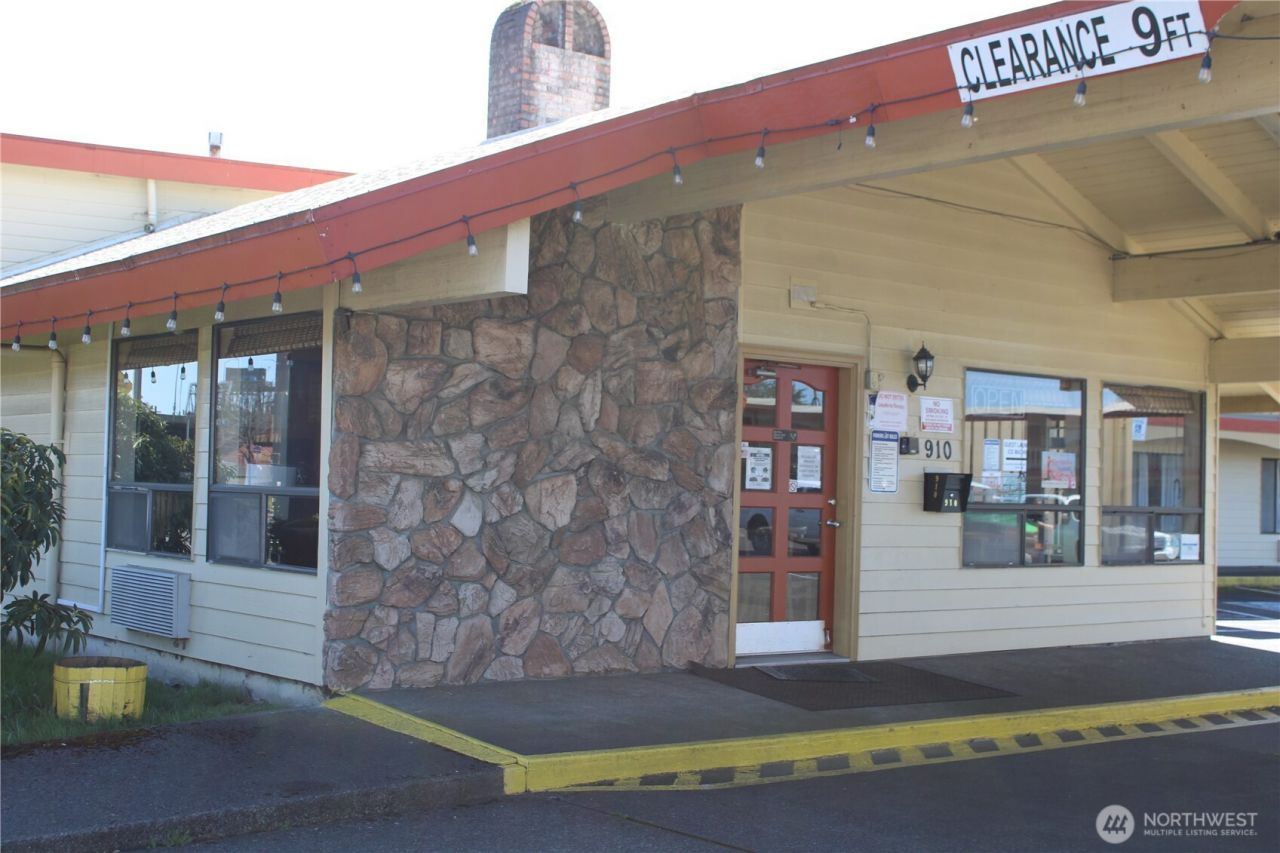 910 Simpson Avenue , Hoquiam, WA 98550