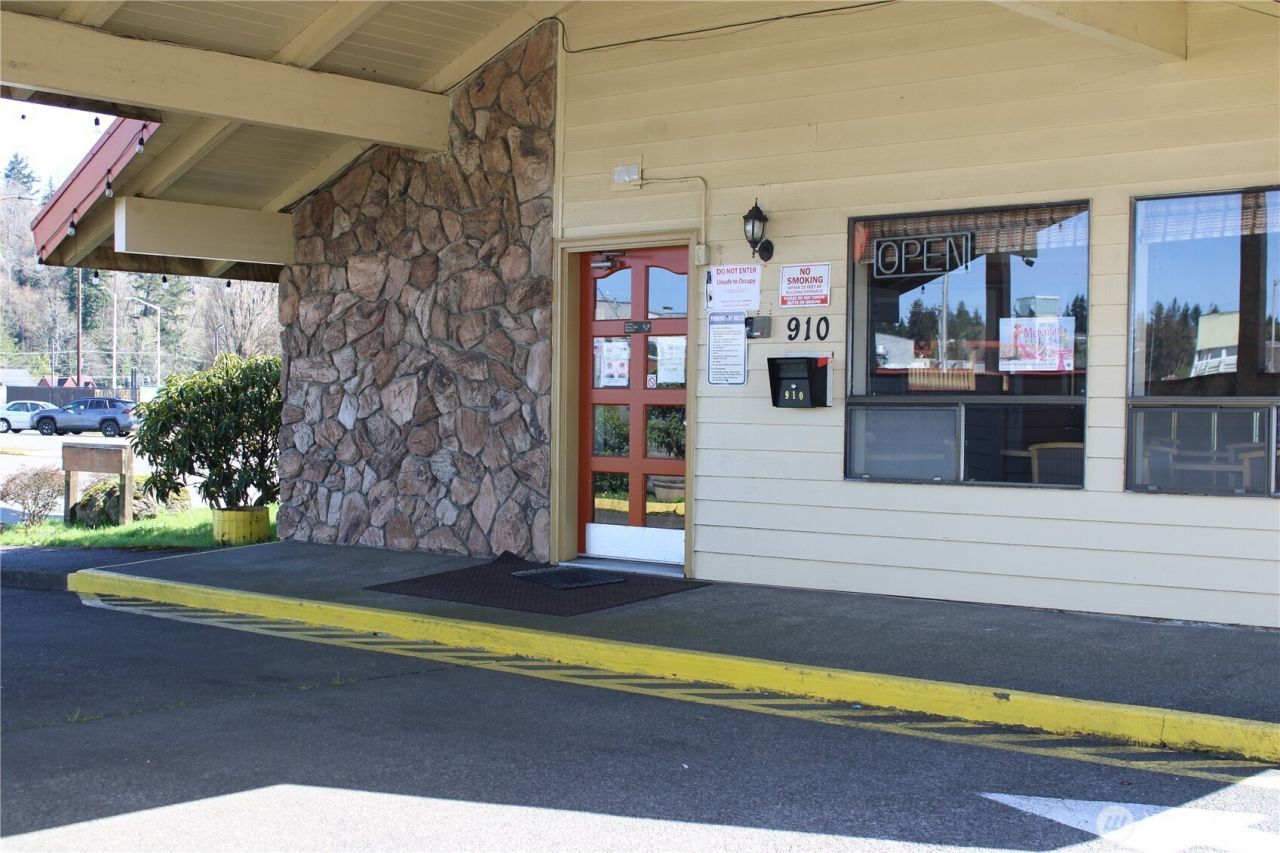 910 Simpson Avenue , Hoquiam, WA 98550