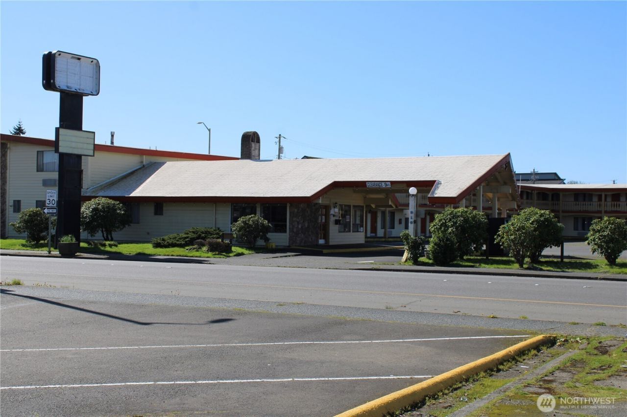 910 Simpson Avenue , Hoquiam, WA 98550