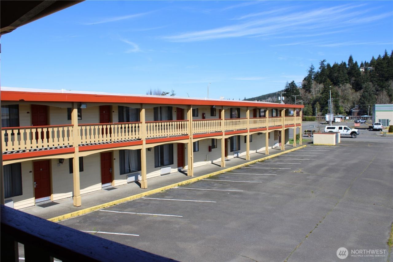 910 Simpson Avenue , Hoquiam, WA 98550