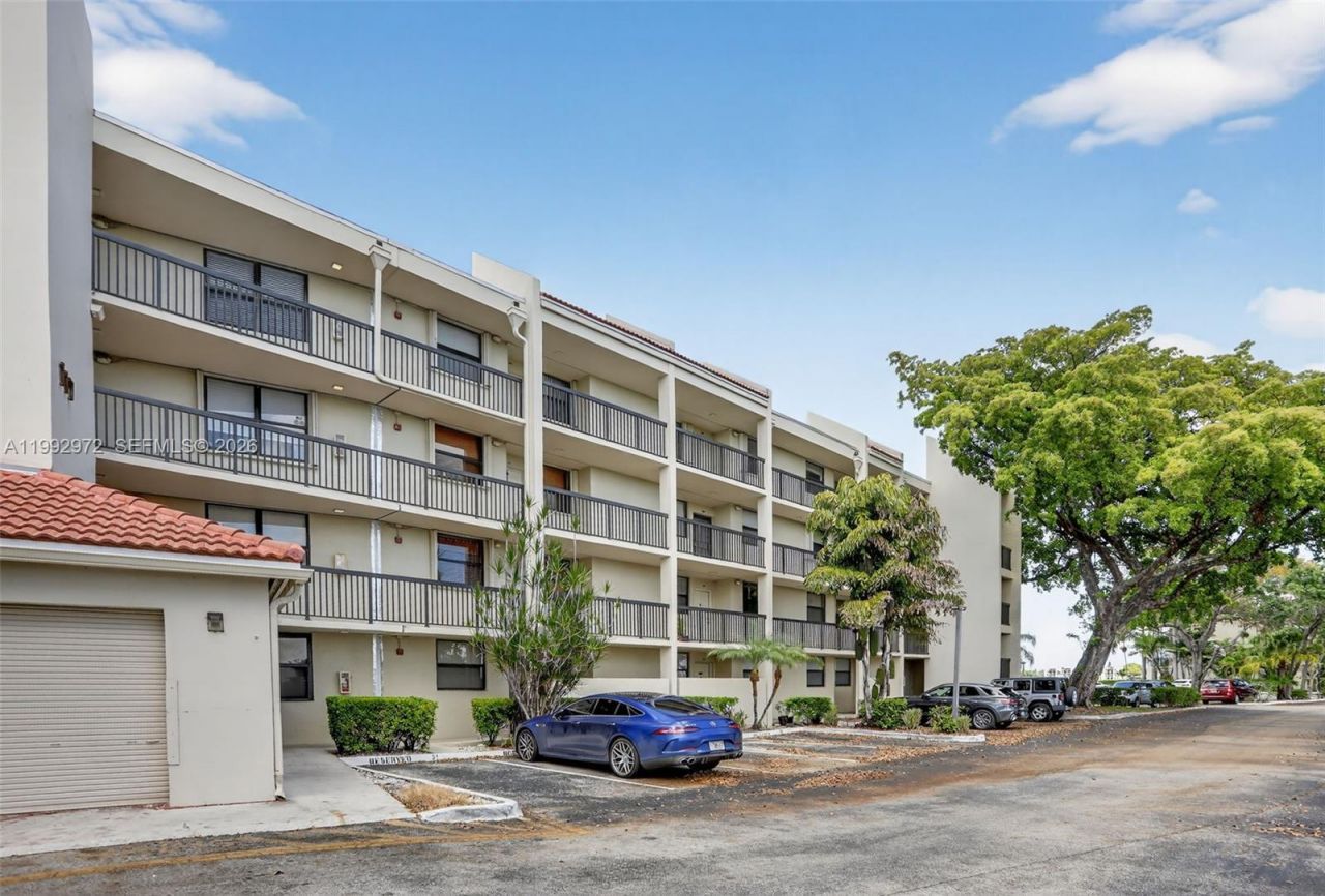 117 Lake Emerald Dr, Unit 409, Oakland Park, FL 33309 Main Photo
