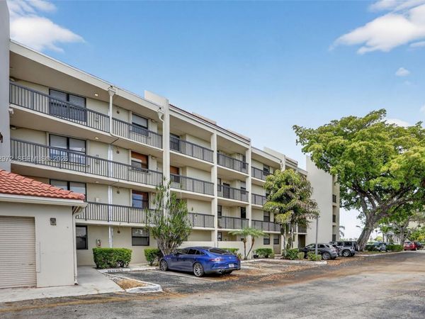 117 Lake Emerald Dr, Unit 409, Oakland Park, FL 33309