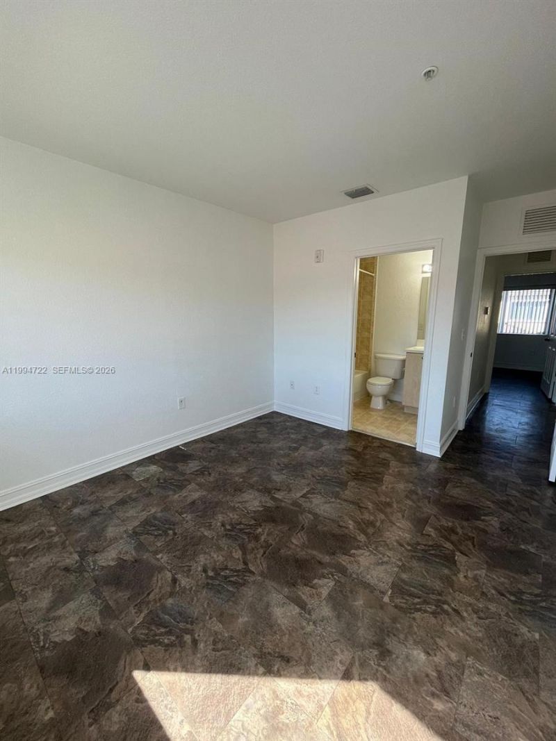 7995 NW 8th St, Unit 115, Miami, FL 33126 Photo