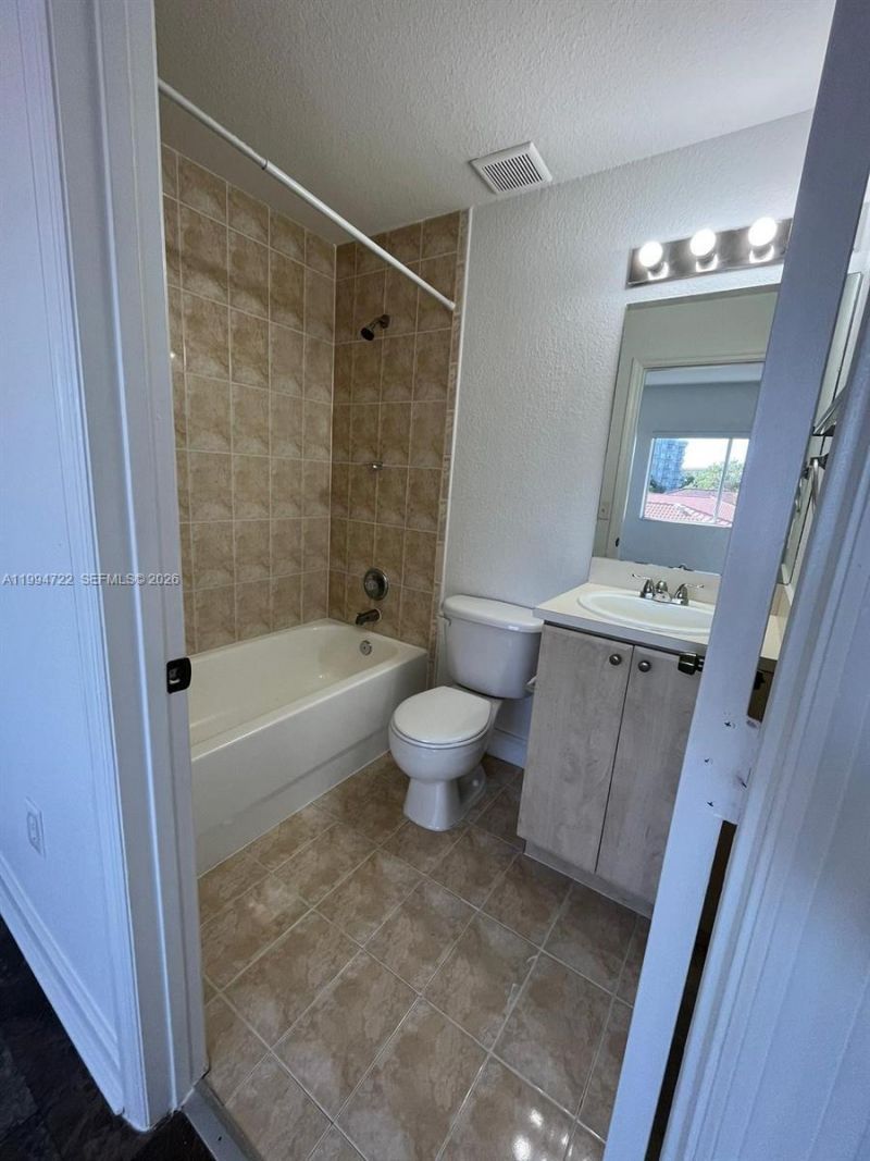 7995 NW 8th St, Unit 115, Miami, FL 33126 Photo