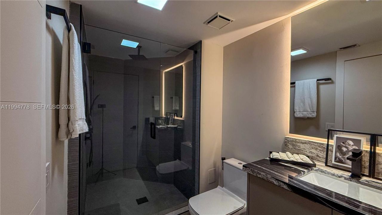 2000 Island Blvd, Unit 2404, Aventura, FL 33160 Photo