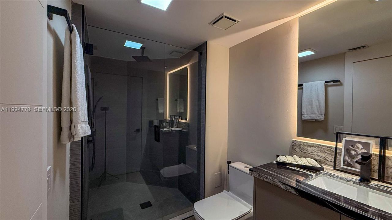 2000 Island Blvd, Unit 2404, Aventura, FL 33160 Photo