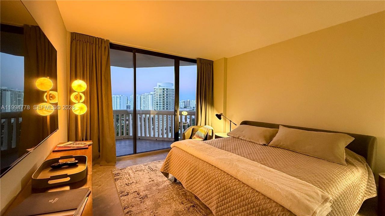 2000 Island Blvd, Unit 2404, Aventura, FL 33160 Photo
