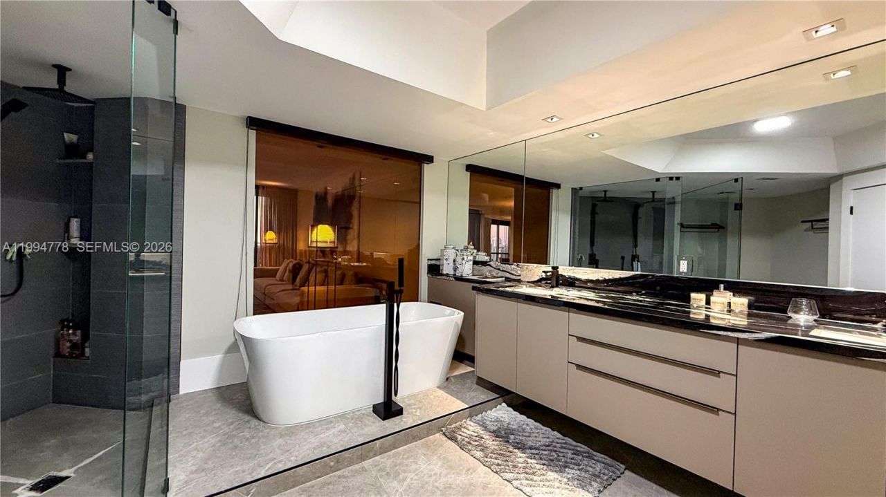 2000 Island Blvd, Unit 2404, Aventura, FL 33160 Photo