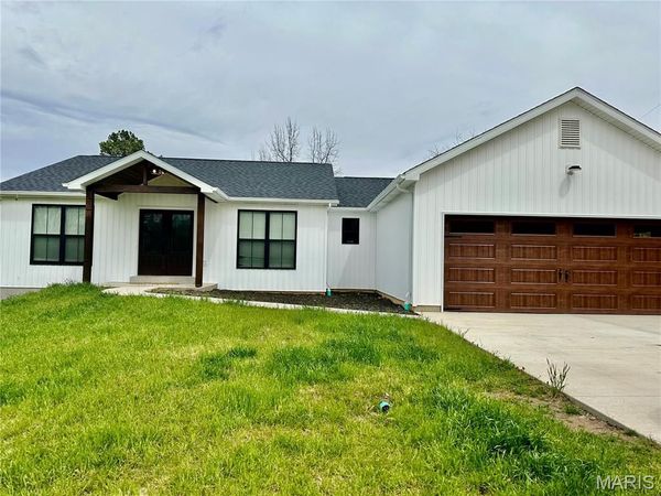 107 Poplar Street , De Soto, MO 63020