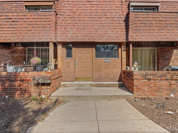 13453 Coliseum Drive, Unit F, Chesterfield, MO 63017