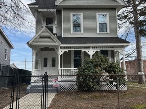 192 Chestnut St, Holyoke, MA 01040