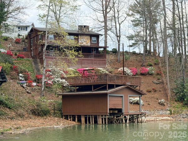118 Rock Point Road , Lake Lure, NC 28746