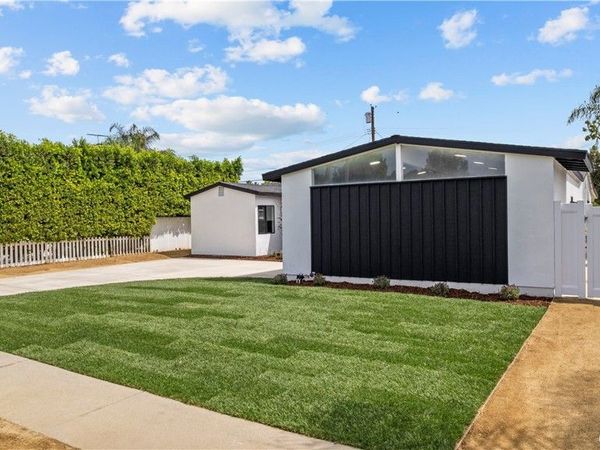 6902 Lasaine Avenue, Lake Balboa, CA 91406