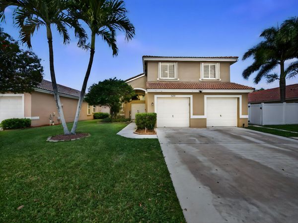 5053 Prairie Dunes Village Circle, Lake Worth, FL 33463