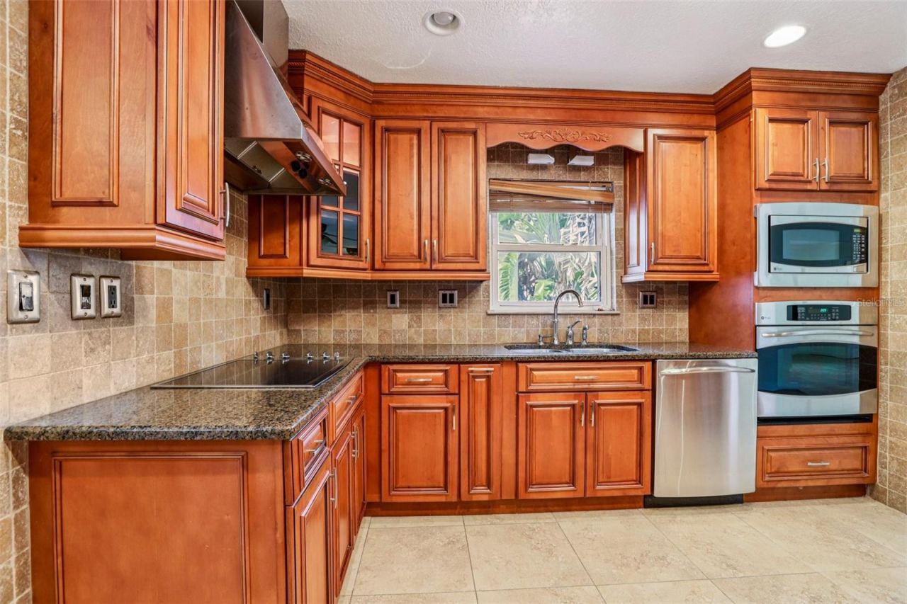 215 S West Shore Boulevard, Tampa, FL 33609 Photo