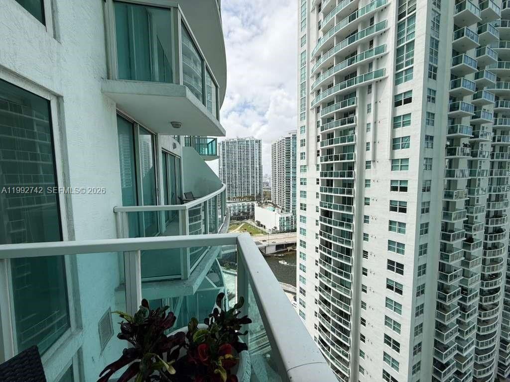 41 SE 5th St, Unit 1505, Miami, FL 33131 Photo