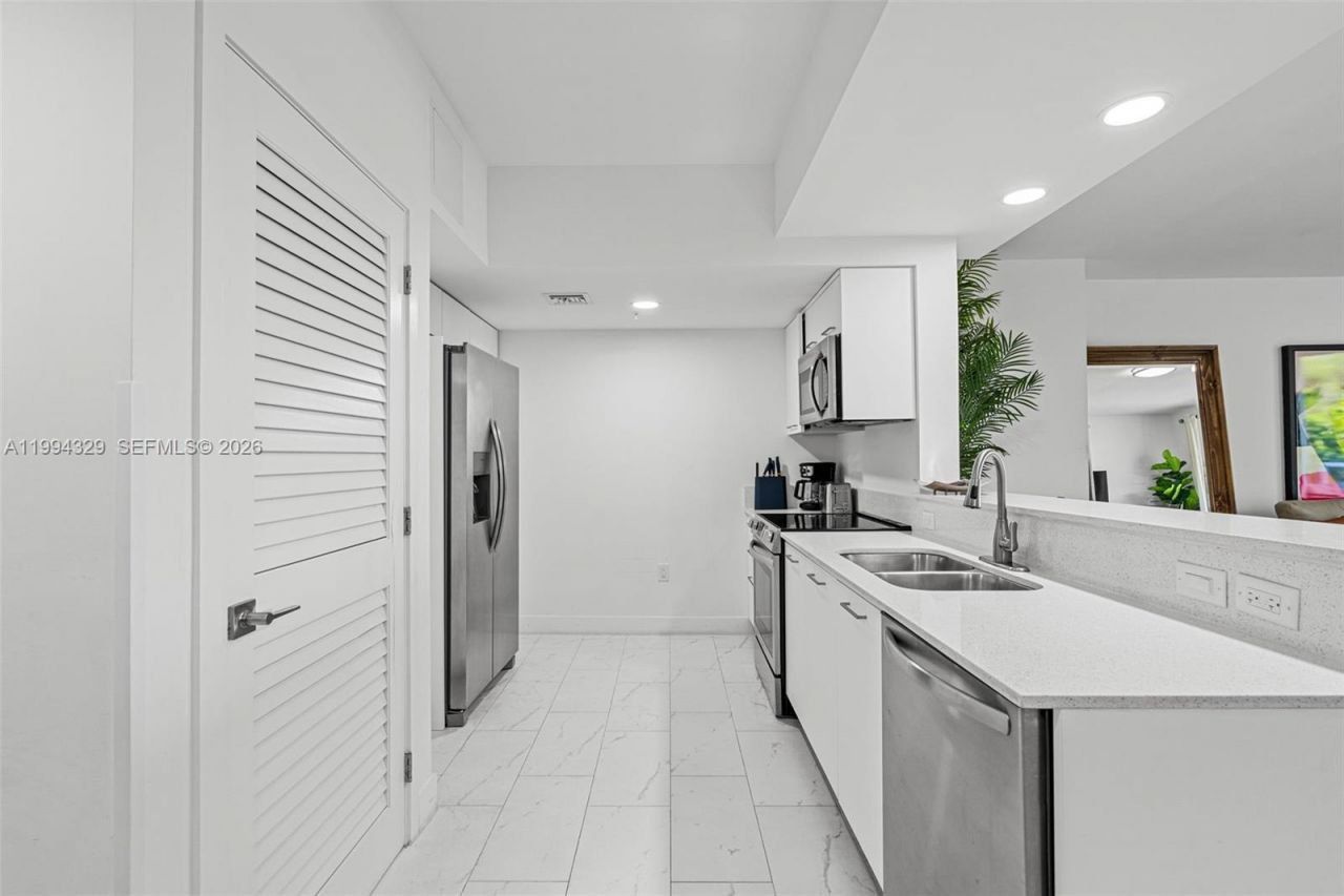 1850 Monroe St , Unit 310, Hollywood, FL 33020 Photo