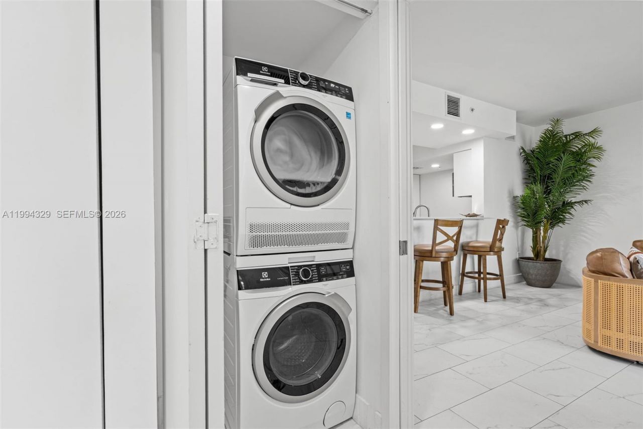 1850 Monroe St , Unit 310, Hollywood, FL 33020 Photo