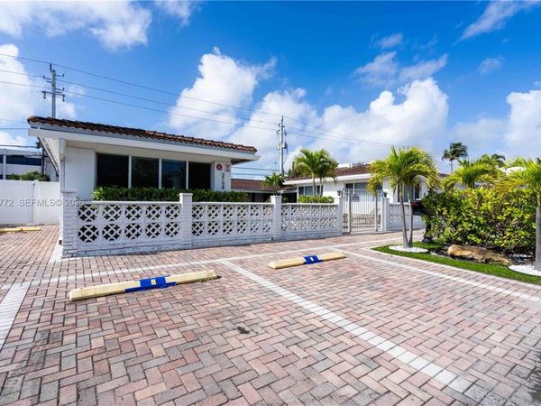 2708 NE 32nd St, Unit 4, Fort Lauderdale, FL 33306